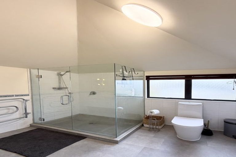 Photo of property in 701b Beach Road, Rothesay Bay, Auckland, 0630