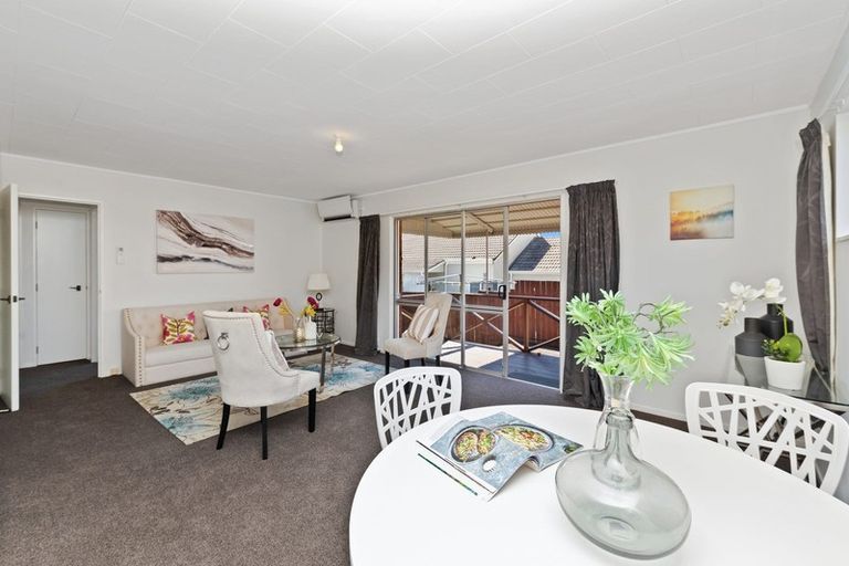 Photo of property in 2/16 Akehurst Avenue, New Lynn, Auckland, 0600