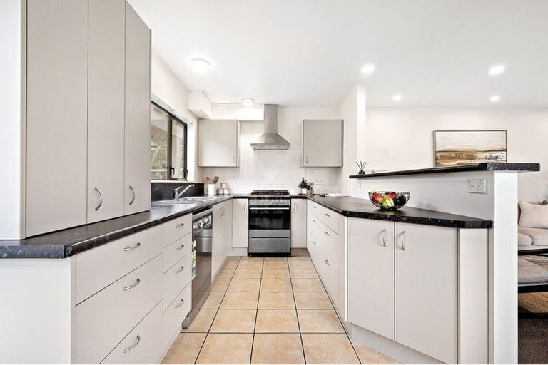 Photo of property in 4 Chamberlain Road, Karori, Wellington, 6012