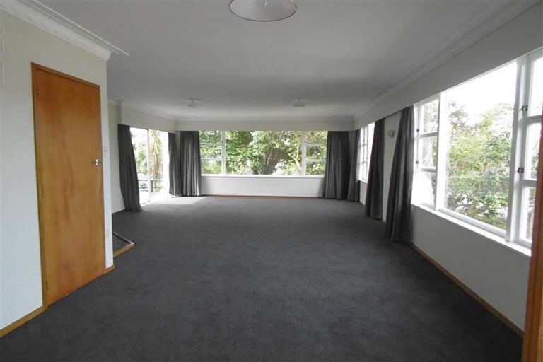 Photo of property in 9 Valkyria Place, Beach Haven, Auckland, 0626