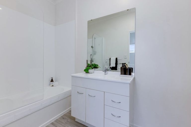 Photo of property in 20 Brashier Circle, Sunnyvale, Auckland, 0612