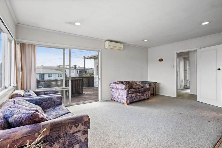 Photo of property in 18 Pax Avenue, Forrest Hill, Auckland, 0620