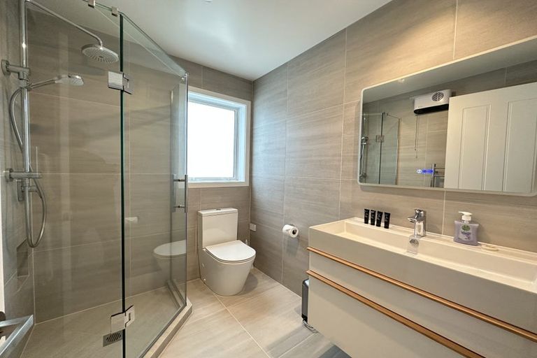 Photo of property in 7b Garadice Road, Rothesay Bay, Auckland, 0630