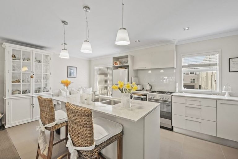 Photo of property in 7 Kensington Drive, Orewa, 0931