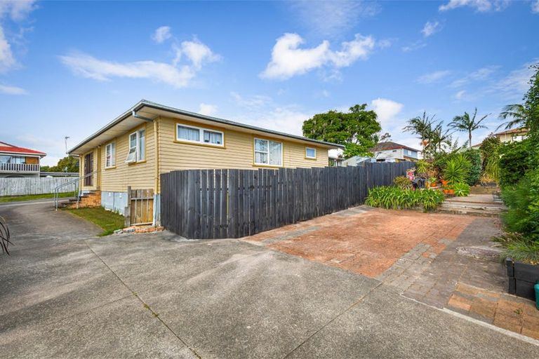 Photo of property in 1/18 Ashbourne Place, Glendene, Auckland, 0602