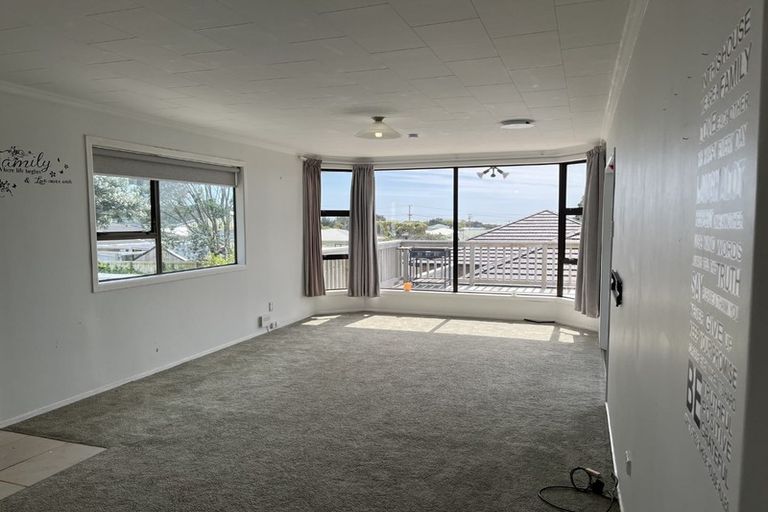 Photo of property in 3 Mount View Place, Spotswood, New Plymouth, 4310