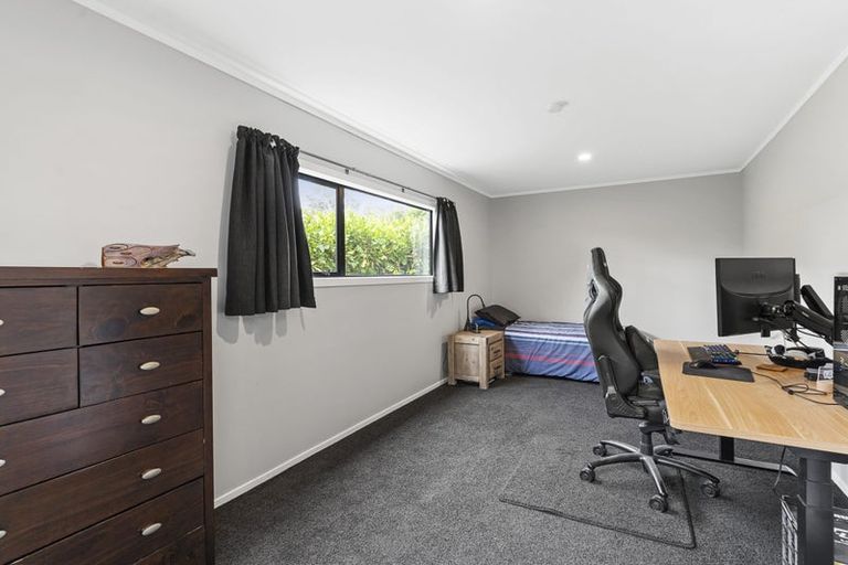 Photo of property in 19 Barbados Drive, Unsworth Heights, Auckland, 0632