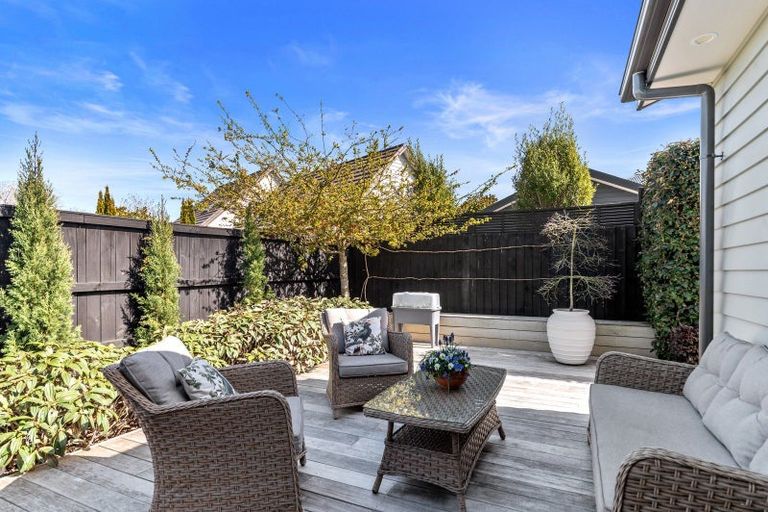 Photo of property in 2 Glen Bridge Lane, Harewood, Christchurch, 8051