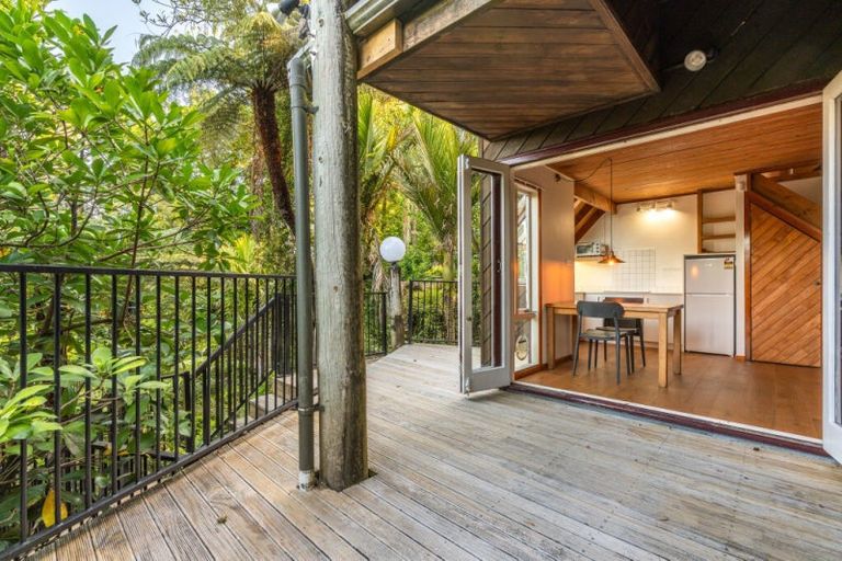 Photo of property in 40 Otitori Bay Road, Titirangi, Auckland, 0604