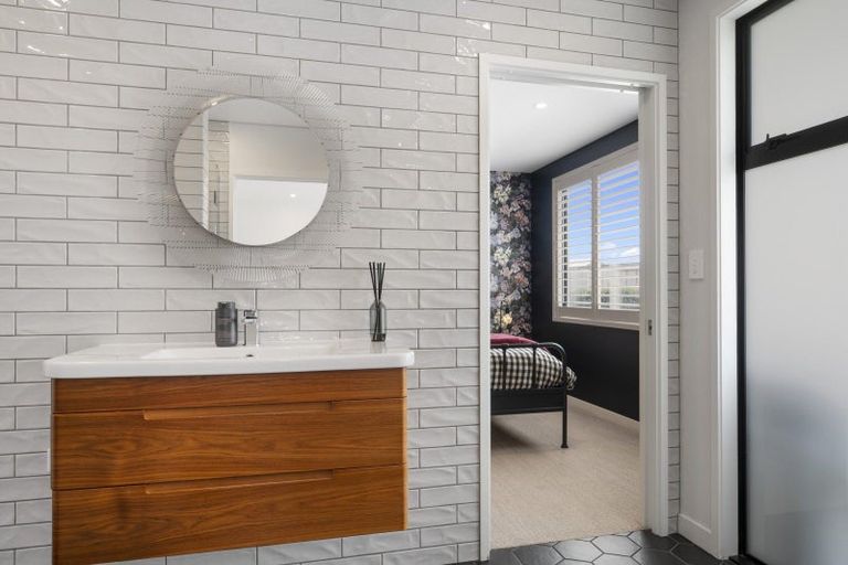 Photo of property in 16 Saint Thomas Avenue, Pyes Pa, Tauranga, 3112