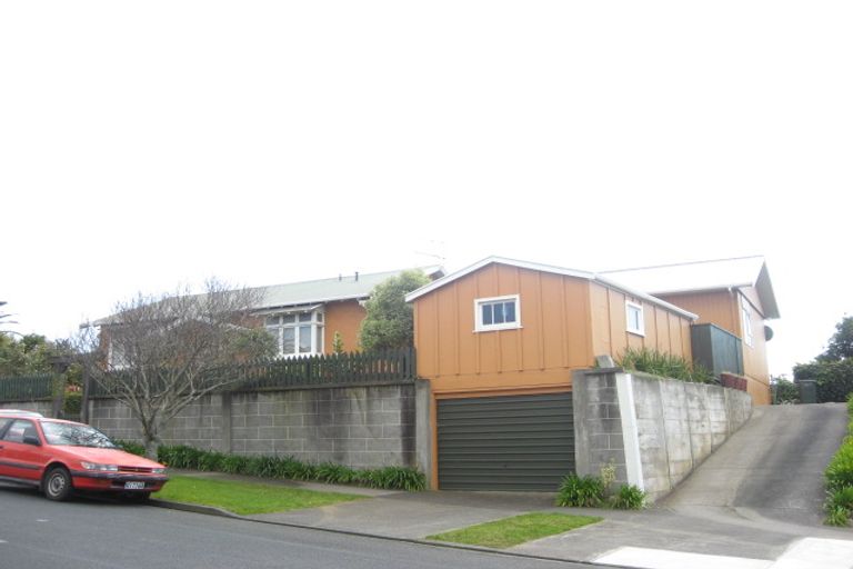 Photo of property in 1 Rimu Street, Strandon, New Plymouth, 4312