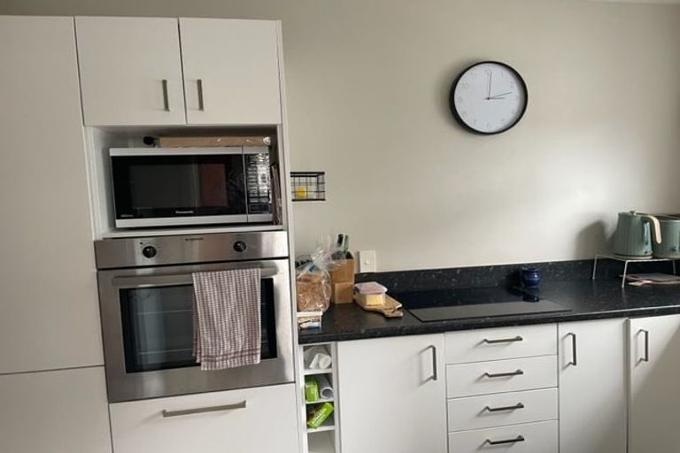 Photo of property in 33 Pahiatua Street, Hokowhitu, Palmerston North, 4410