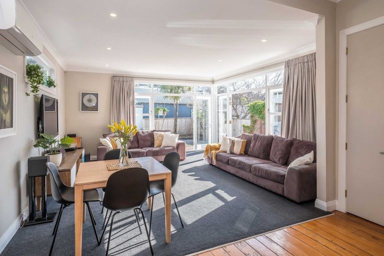 Photo of property in 90 Onepu Road, Lyall Bay, Wellington, 6022