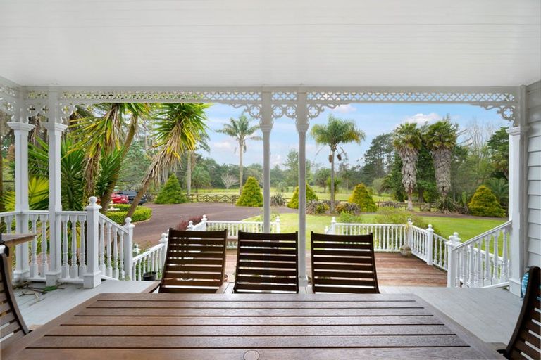 Photo of property in 112 Motu Road, Kumeu, 0891