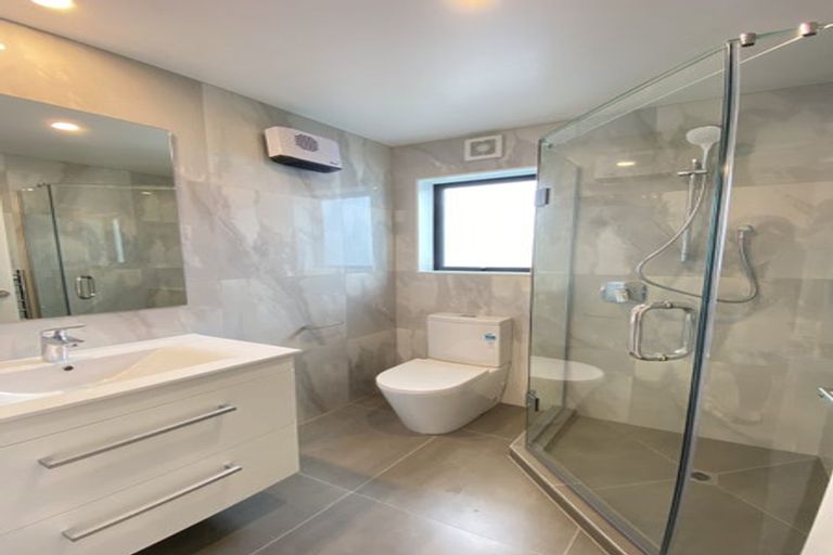 Photo of property in 17b Buscomb Avenue, Henderson, Auckland, 0610