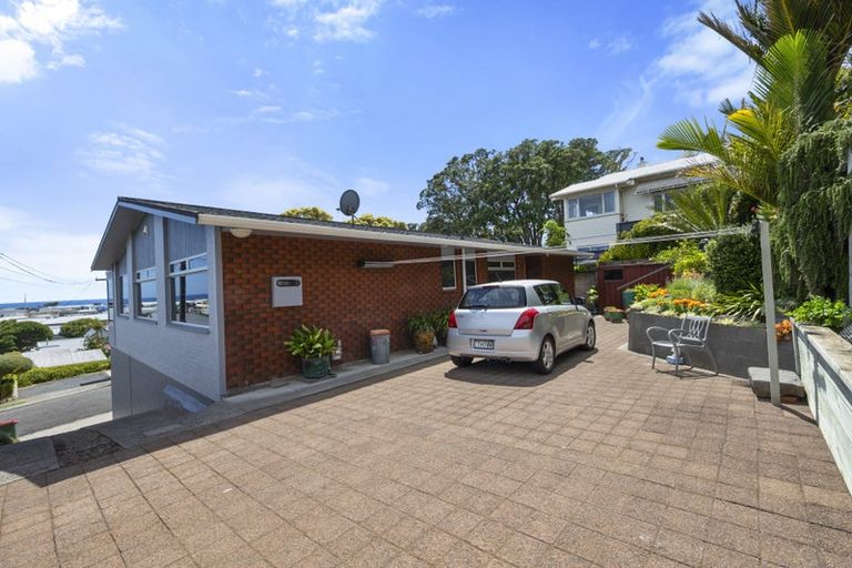 Photo of property in 128 Pendarves Street, New Plymouth, 4312