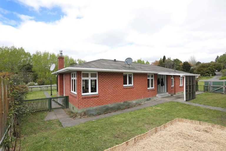 Photo of property in 38 Milne Street, Hunterville, 4730