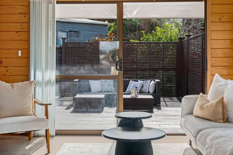 Photo of property in 5 Elizabeth Drive, West Harbour, Auckland, 0618