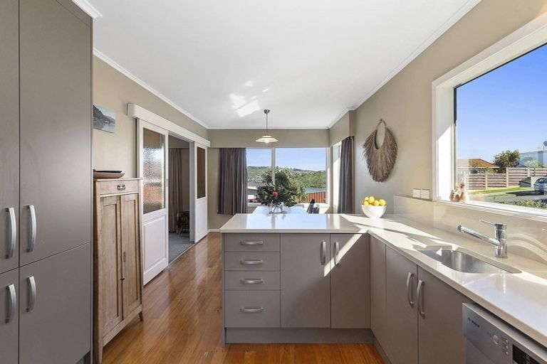 Photo of property in 2 Eskdale Road, Papakowhai, Porirua, 5024