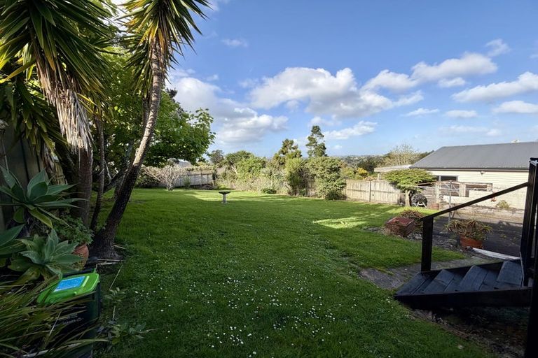Photo of property in 6 De Val Drive, Titirangi, Auckland, 0604
