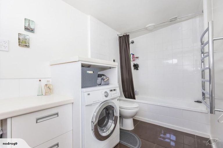 Photo of property in 5 Stafford Street, Mount Victoria, Wellington, 6011