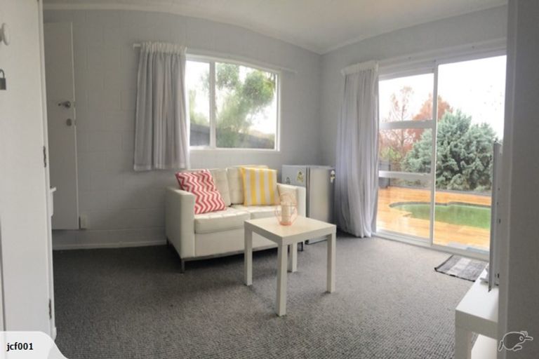 Photo of property in 14 Tarahanga Street, Northcote, Auckland, 0627