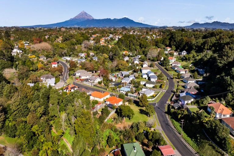 Photo of property in 39 Glenpark Avenue, Frankleigh Park, New Plymouth, 4310