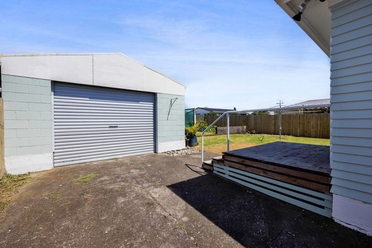 Photo of property in 133 Broadway, Waitara, 4320