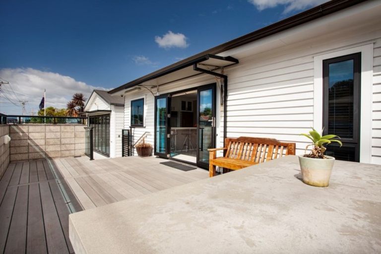 Photo of property in 48 Pitau Road, Mount Maunganui, 3116