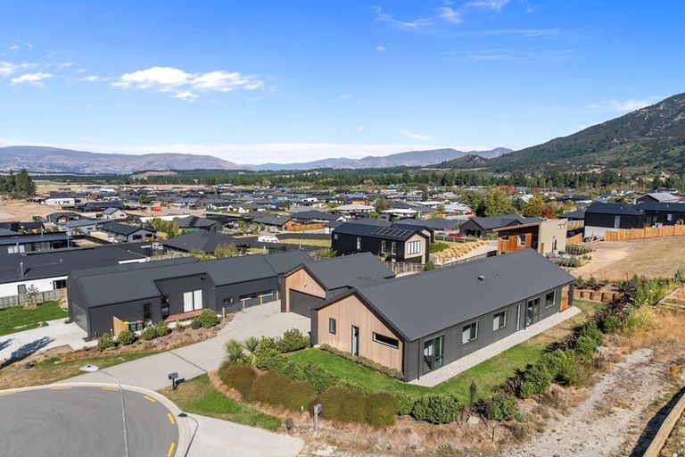 Photo of property in 13 Magpie Place, Lake Hawea, Wanaka, 9382