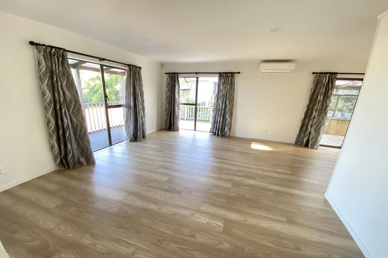 Photo of property in 71 Reynella Drive, Massey, Auckland, 0614