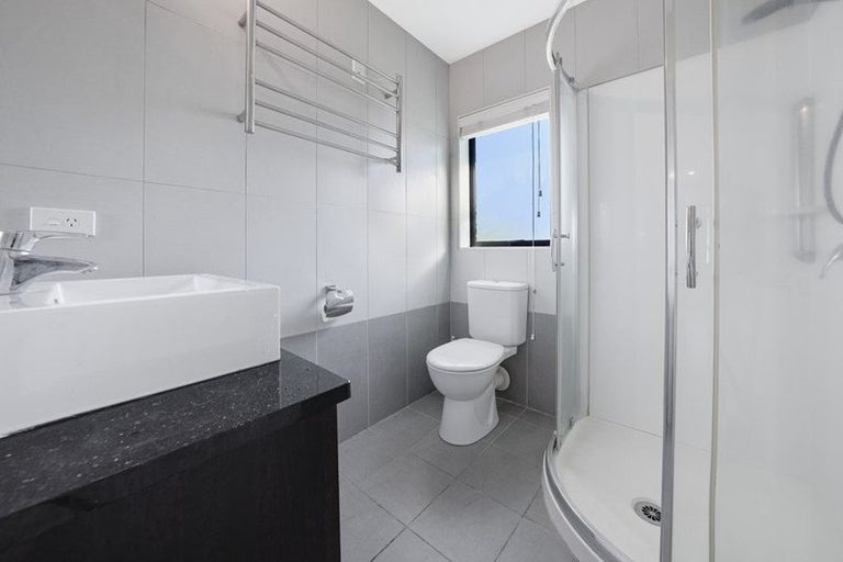Photo of property in 22 Travis View Drive, Fairview Heights, Auckland, 0632