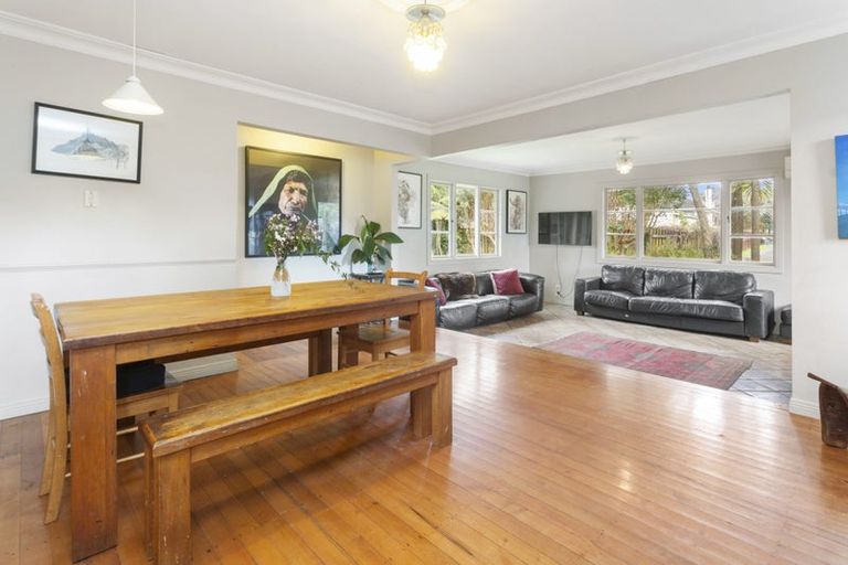 Photo of property in 17 Kervil Avenue, Te Atatu Peninsula, Auckland, 0610