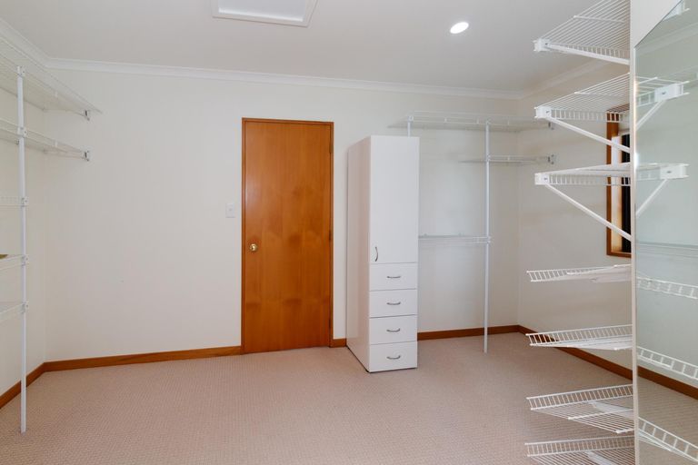 Photo of property in 40 Kilkenny Place, Fitzherbert, Palmerston North, 4410