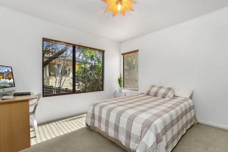 Photo of property in 10 Carnmore Place, Torbay, Auckland, 0630