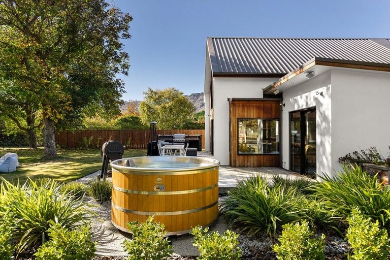 Photo of property in 13-13a Quarry Place, Lake Hayes, Queenstown, 9304
