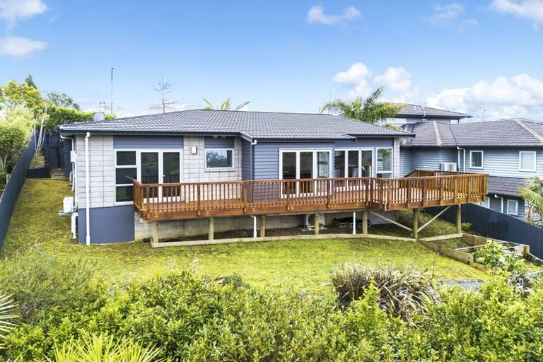 Photo of property in 94 Lake Panorama Drive, Henderson Valley, Auckland, 0612
