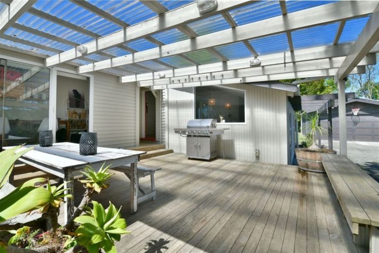 Photo of property in 1238 Peak Road, Helensville, 0875