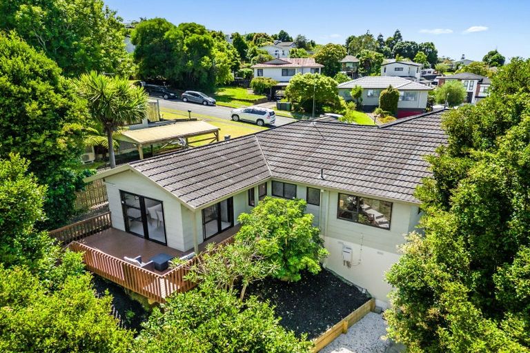 Photo of property in 14 Deverell Place, Northcross, Auckland, 0632