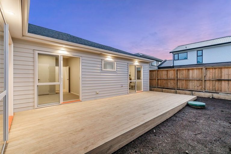 Photo of property in 10 Tarras Road, Kumeu, 0810