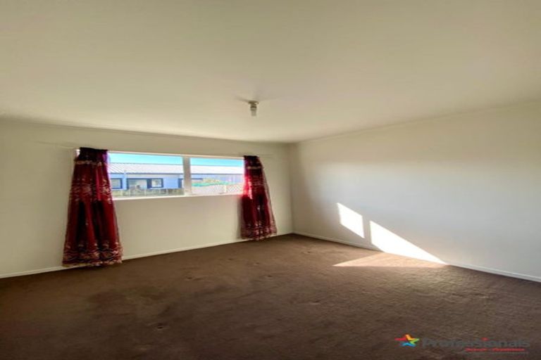 Photo of property in 2/54 Kenderdine Road, Papatoetoe, Auckland, 2025