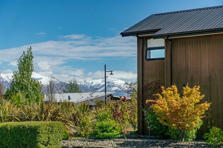 Photo of property in 9 Kirimoko Crescent, Wanaka, 9305
