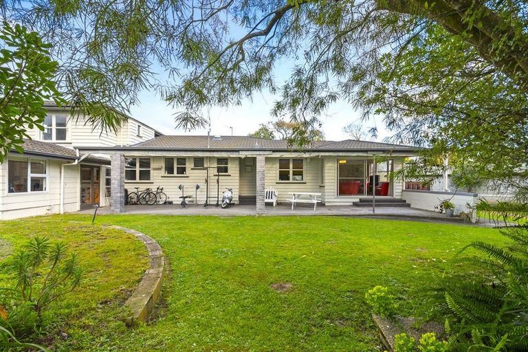 Photo of property in 9 Athlone Place, Hokowhitu, Palmerston North, 4410