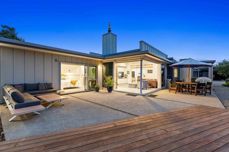 Photo of property in 104 Raukawa Road, Peka Peka, Waikanae, 5391