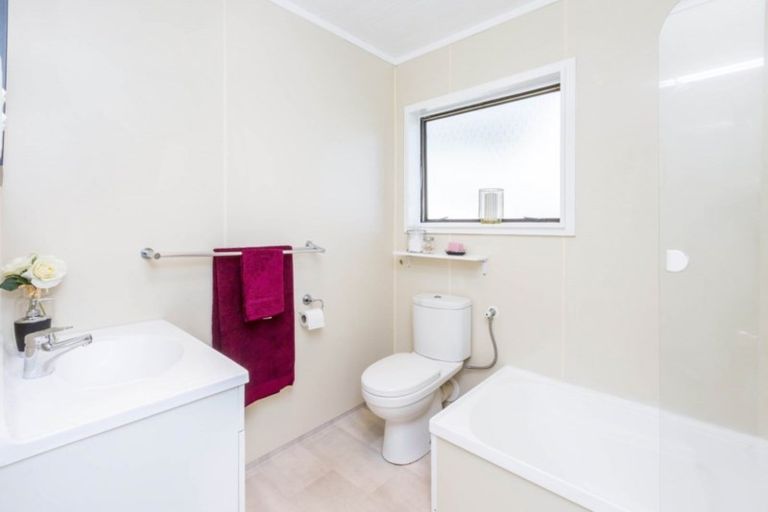 Photo of property in 30 Castle Crescent, Stokes Valley, Lower Hutt, 5019