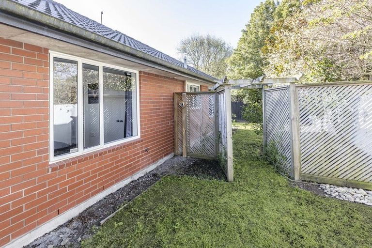 Photo of property in 2/74 Russley Road, Russley, Christchurch, 8042