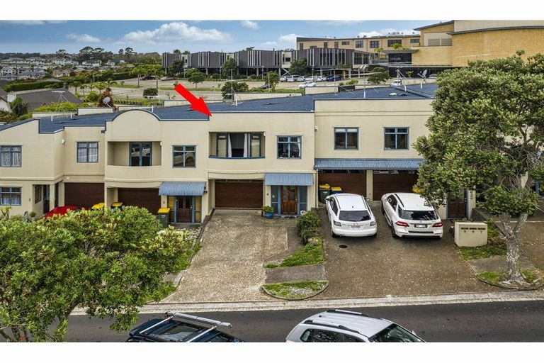 Photo of property in 6/6-8 Pannill Place, Oteha, Auckland, 0632