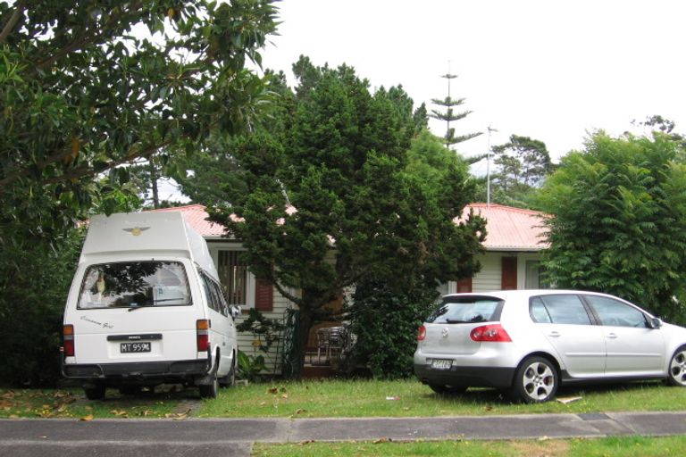 Photo of property in 4 Lucknow Place, Blockhouse Bay, Auckland, 0600