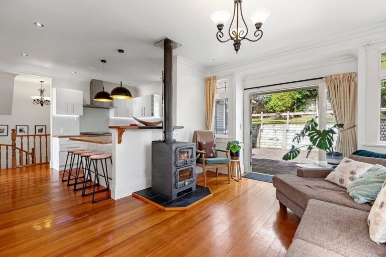 Photo of property in 84 Waitaha Road, Welcome Bay, Tauranga, 3112