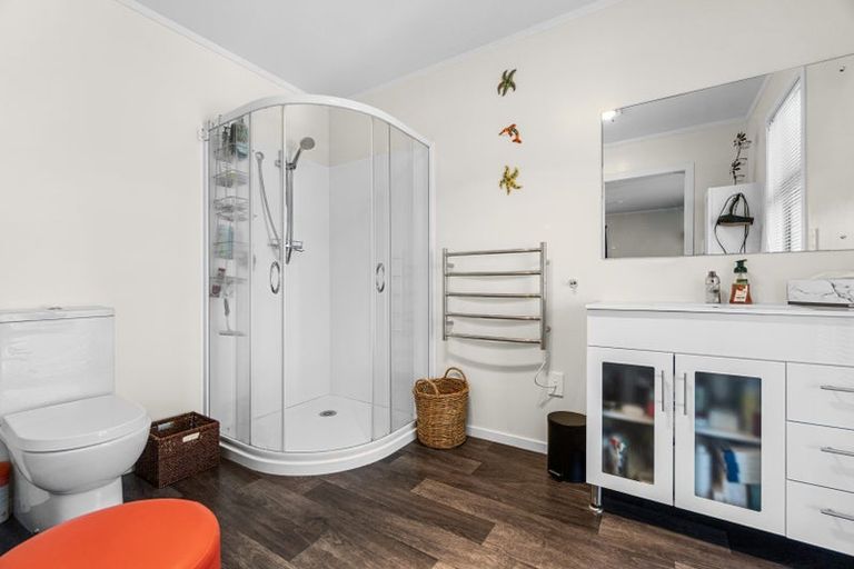 Photo of property in 74 Oakfield Crescent, Pukete, Hamilton, 3200